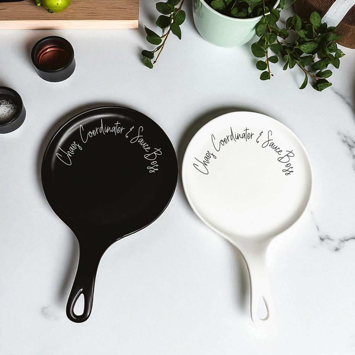 White ceramic spoon rest - Clean modern kitchen accessories - Cooking utensil holder gift
Black ceramic spoon rest - Modern kitchen decor accessories - Cooking utensil storage holder